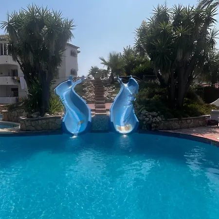 Casa Con Jardin Al Mare