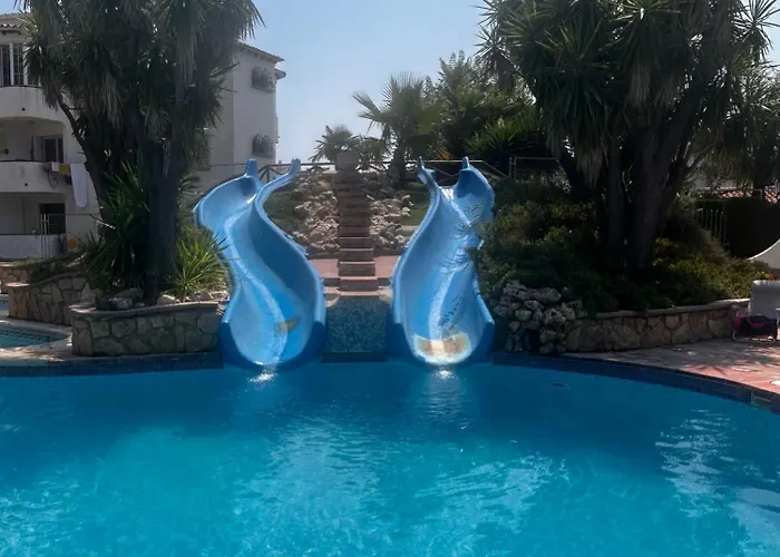 Casa Con Jardin Al Mare